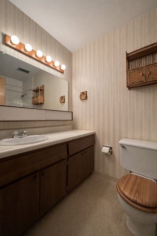 9820 S Pulaski Road 122, Oak Lawn, IL 60453