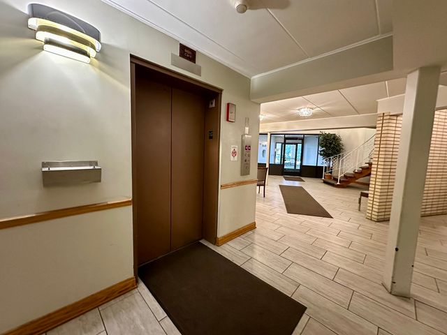 9820 S Pulaski Road 122, Oak Lawn, IL 60453