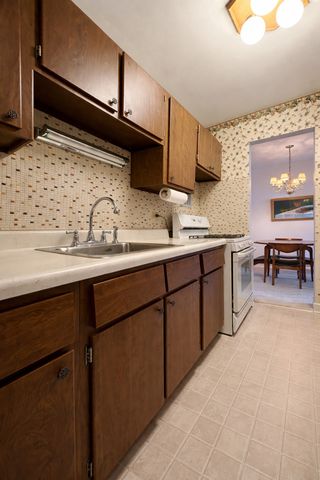 9820 S Pulaski Road 122, Oak Lawn, IL 60453