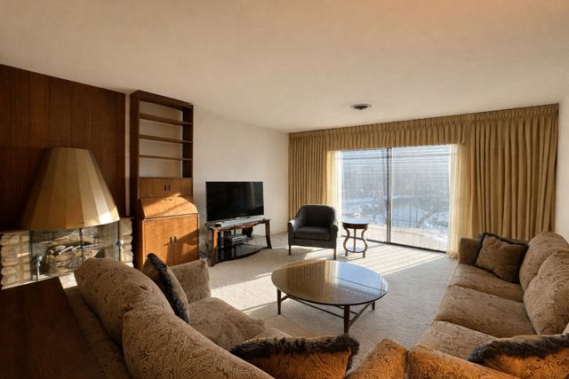 9820 S Pulaski Road 122, Oak Lawn, IL 60453