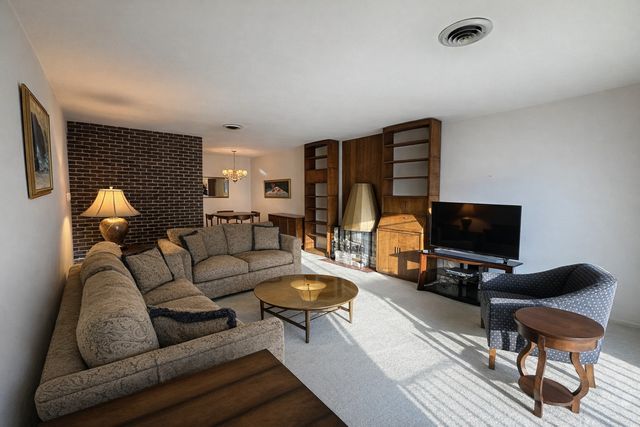 9820 S Pulaski Road 122, Oak Lawn, IL 60453