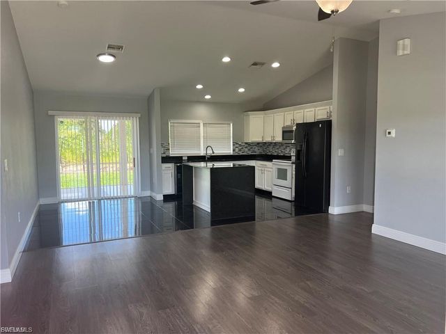 2910 25th ST W, Lehigh Acres, FL 33971