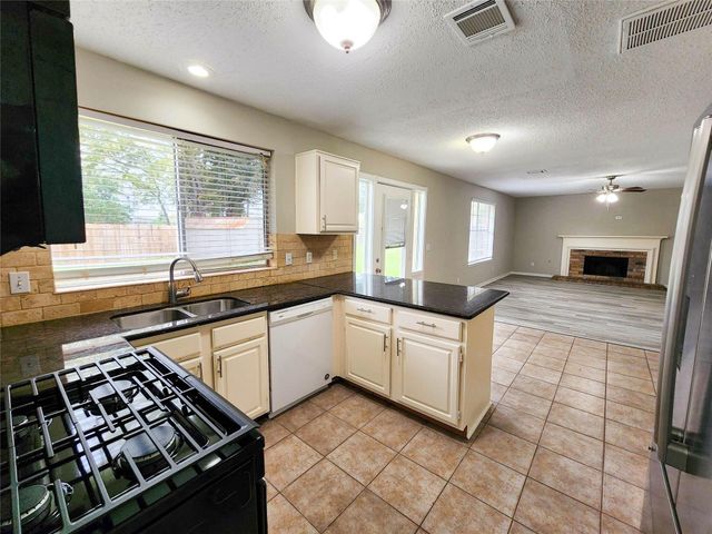 7863 Maple Brook Lane, Houston, TX 77095