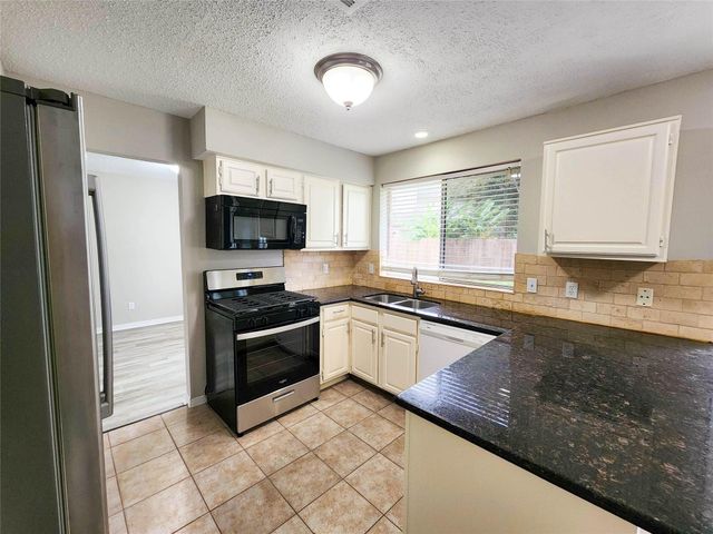 7863 Maple Brook Lane, Houston, TX 77095