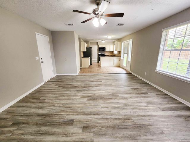 7863 Maple Brook Lane, Houston, TX 77095