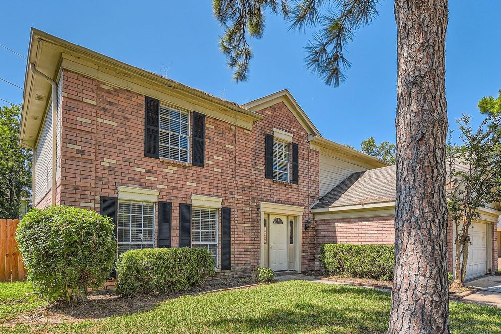 7863 Maple Brook Lane, Houston, TX 77095