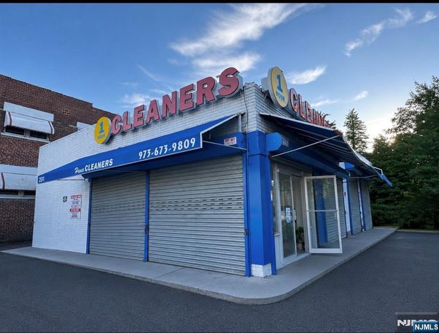 231 Sanford, East Orange, NJ 07018