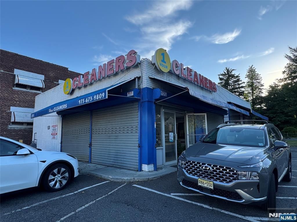 231 Sanford, East Orange, NJ 07018