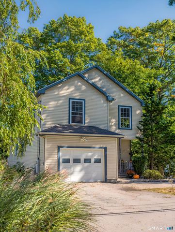 25 Oakwood Road, East Lyme, CT 06357