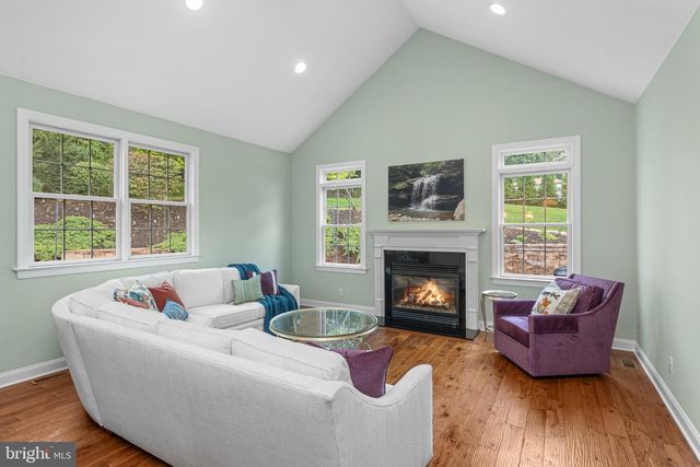 2046 HARMONY LN, Jamison, PA 18929