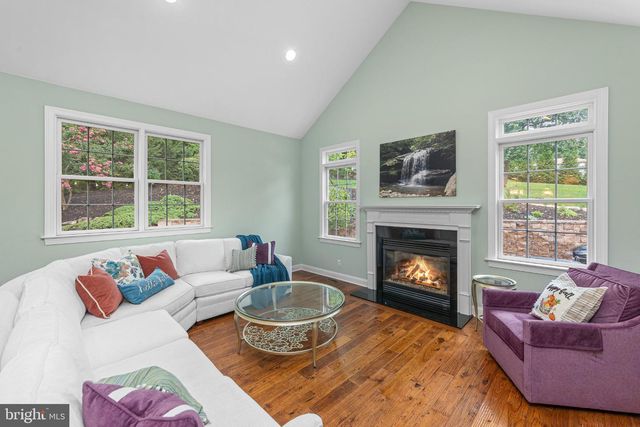 2046 HARMONY LN, Jamison, PA 18929