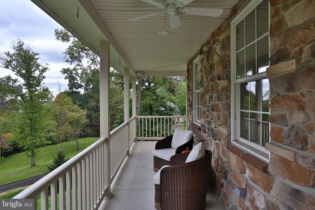 2046 HARMONY LN, Jamison, PA 18929