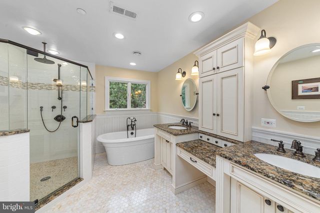 2046 HARMONY LN, Jamison, PA 18929