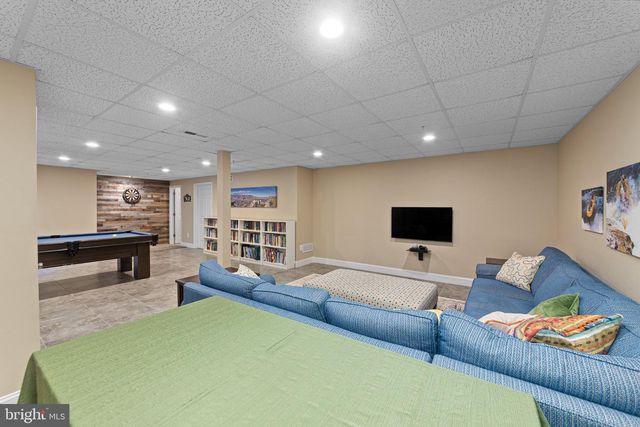 2046 HARMONY LN, Jamison, PA 18929
