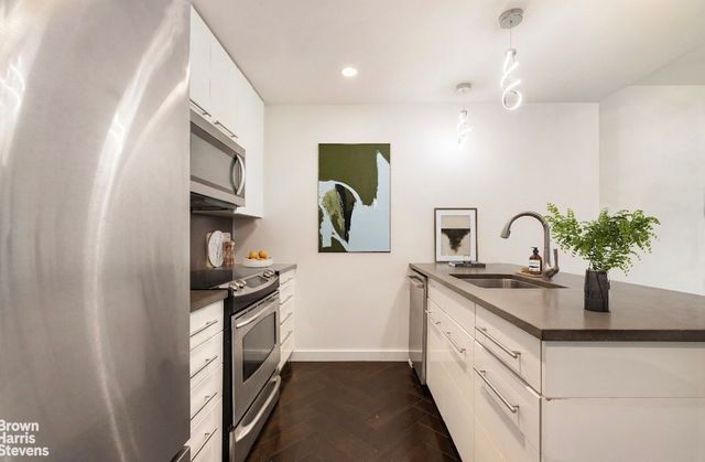 517 W 46th St Apt 101, New York City, NY 10036