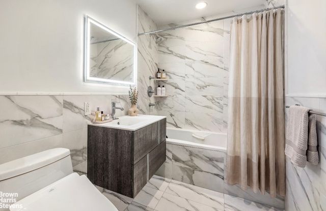 517 W 46th St Apt 101, New York City, NY 10036