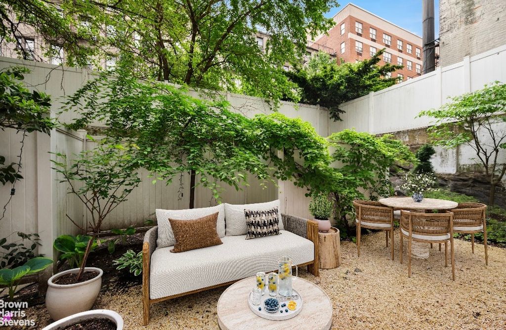 517 W 46th St Apt 101, New York City, NY 10036