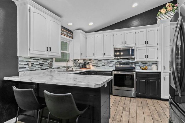 728 LANG WAY, Kimberly, WI 54136