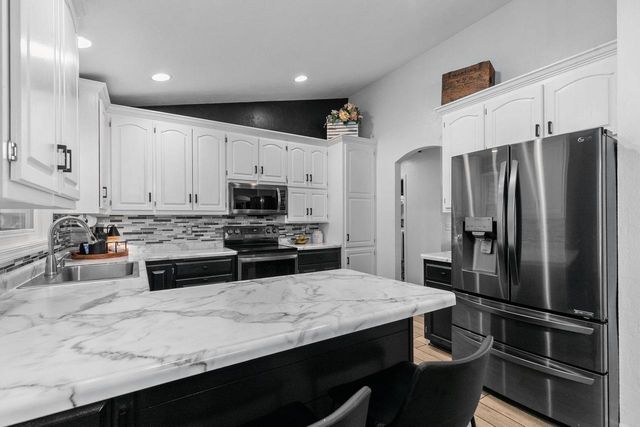 728 LANG WAY, Kimberly, WI 54136