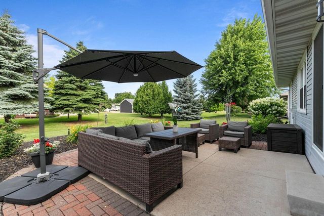 728 LANG WAY, Kimberly, WI 54136