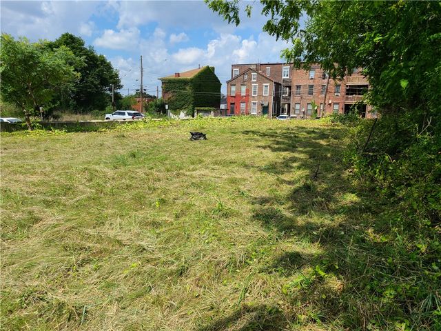 1422 Liverpool Street, Manchester, PA 15233