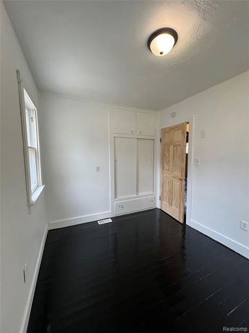 222 Borland Court, Saginaw, MI 48602