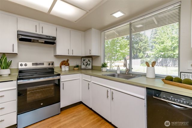15836 SE Fairwood Boulevard, Renton, WA 98058