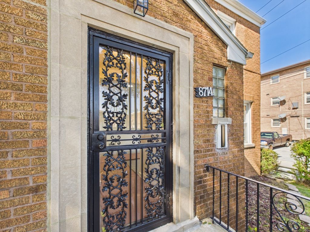 8714 S Merrill Avenue, Chicago, IL 60617 — photo 4