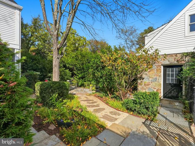 3225 N GLEBE RD, Arlington, VA 22207
