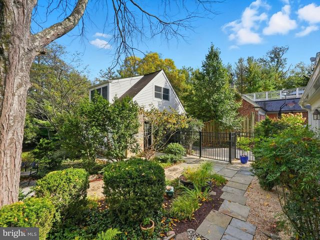3225 N GLEBE RD, Arlington, VA 22207