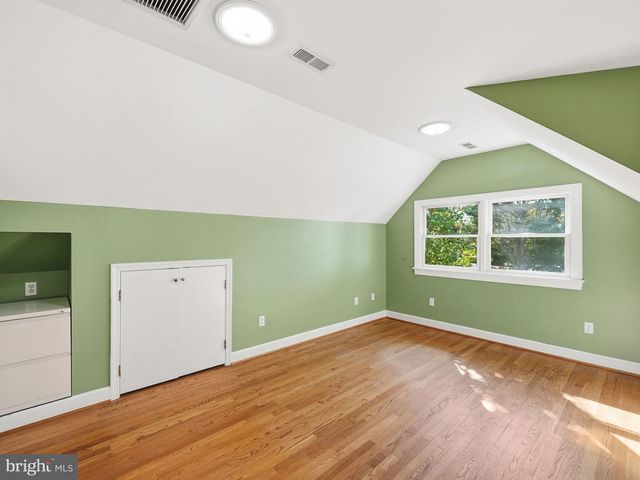3225 N GLEBE RD, Arlington, VA 22207