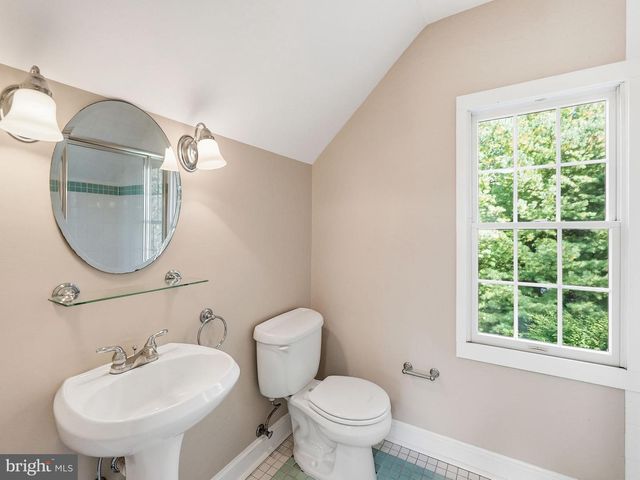 3225 N GLEBE RD, Arlington, VA 22207