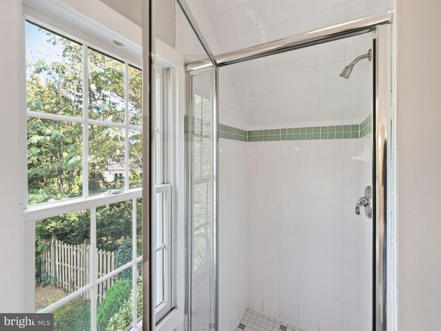 3225 N GLEBE RD, Arlington, VA 22207