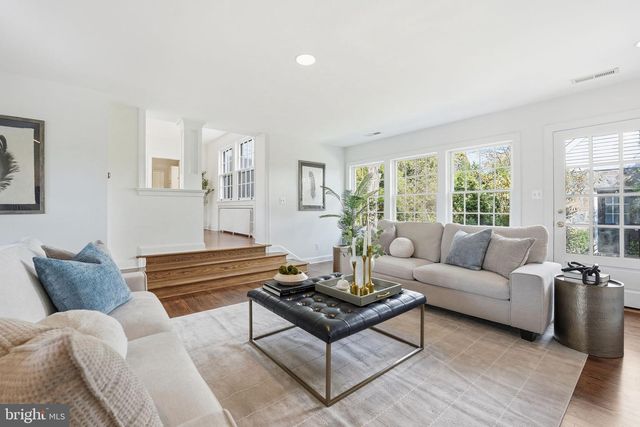 3225 N GLEBE RD, Arlington, VA 22207