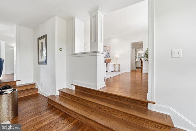 3225 N GLEBE RD, Arlington, VA 22207