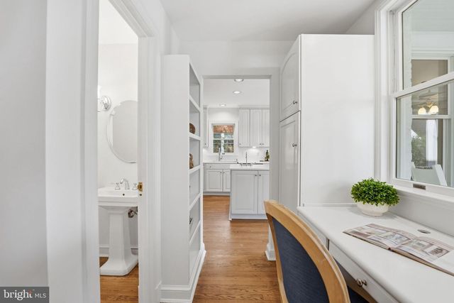 3225 N GLEBE RD, Arlington, VA 22207