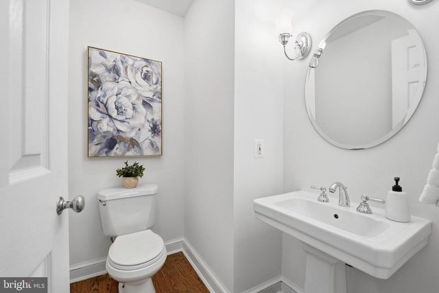 3225 N GLEBE RD, Arlington, VA 22207