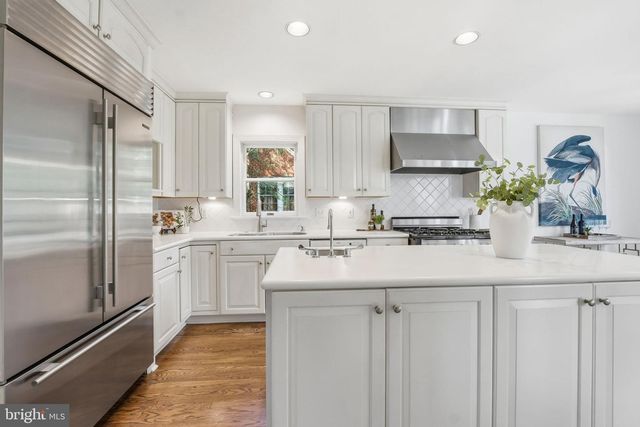 3225 N GLEBE RD, Arlington, VA 22207