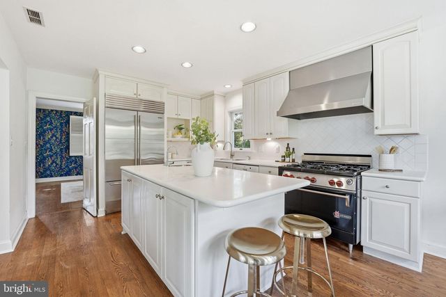 3225 N GLEBE RD, Arlington, VA 22207