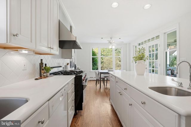 3225 N GLEBE RD, Arlington, VA 22207