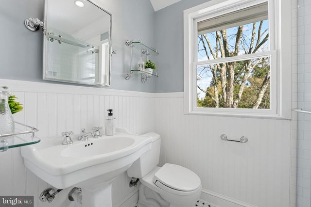 3225 N GLEBE RD, Arlington, VA 22207