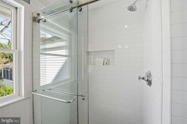 3225 N GLEBE RD, Arlington, VA 22207