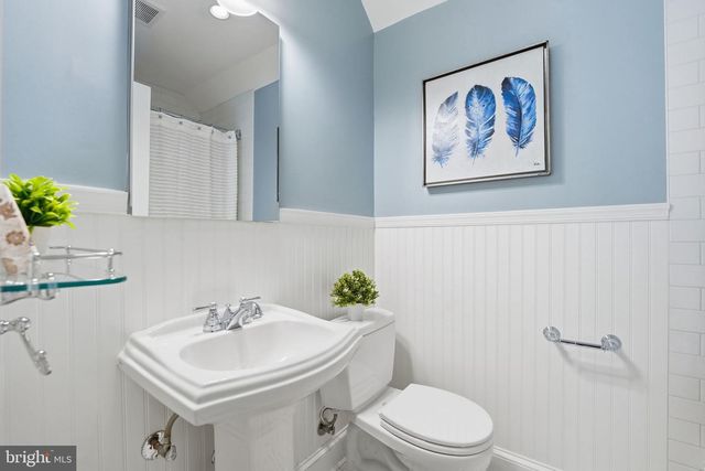 3225 N GLEBE RD, Arlington, VA 22207