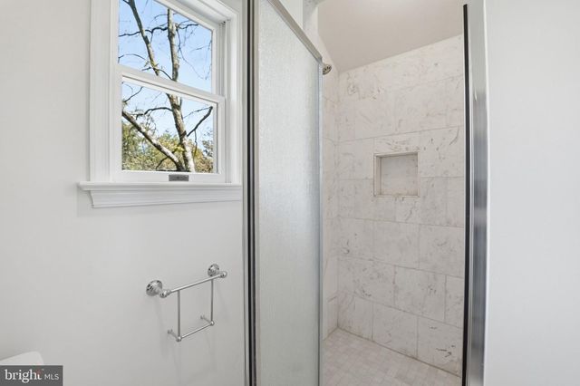 3225 N GLEBE RD, Arlington, VA 22207