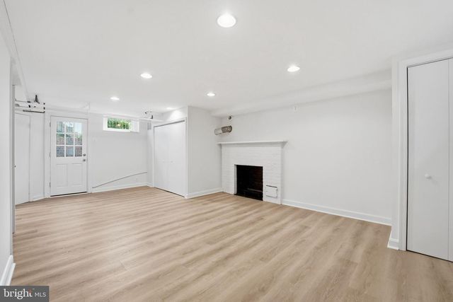 3225 N GLEBE RD, Arlington, VA 22207