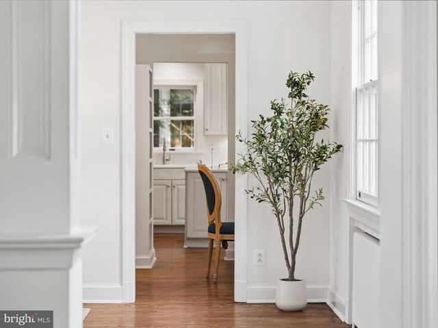3225 N GLEBE RD, Arlington, VA 22207