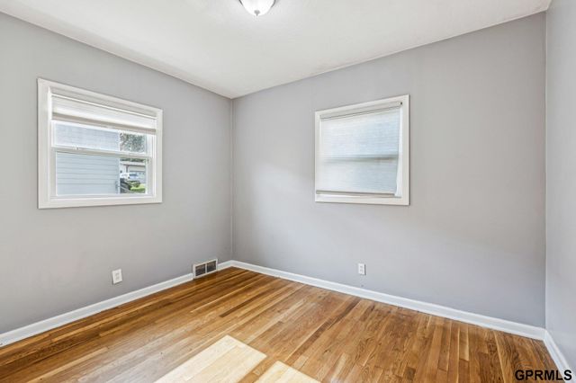 2714 S 60Th Street, Omaha, NE 68106