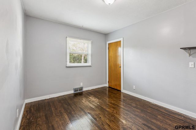 2714 S 60Th Street, Omaha, NE 68106