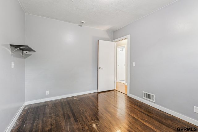 2714 S 60Th Street, Omaha, NE 68106