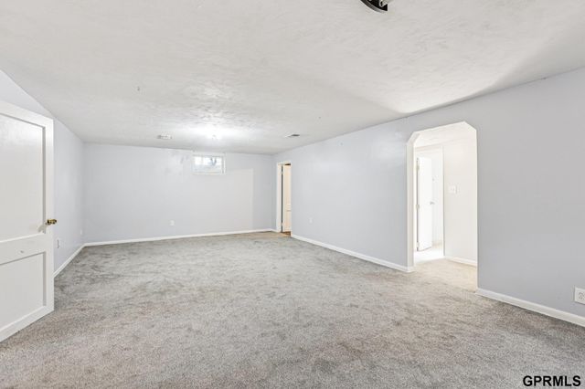 2714 S 60Th Street, Omaha, NE 68106